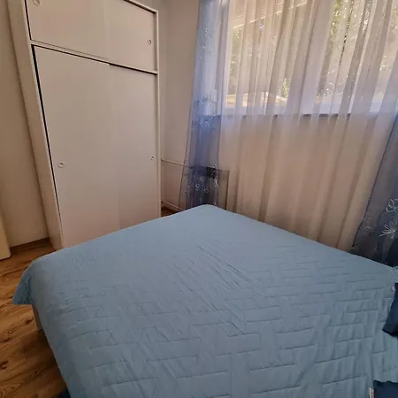 In Mit Privatem Parkplatz By Interhome Daire *