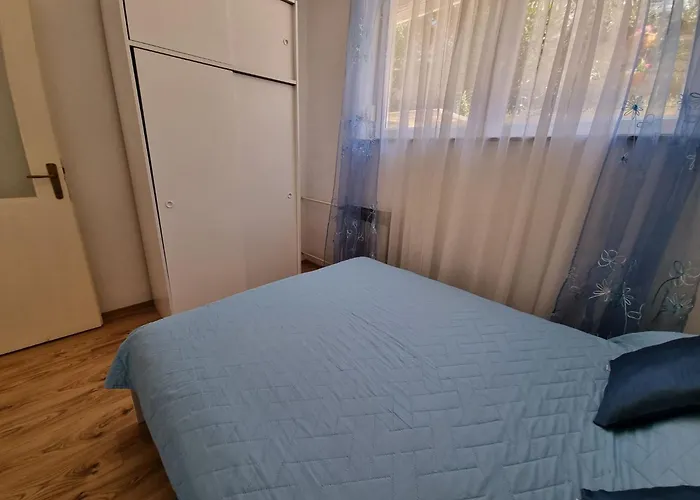 In Mit Privatem Parkplatz By Interhome Daire *