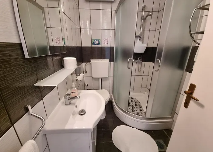 In Mit Privatem Parkplatz By Interhome Daire