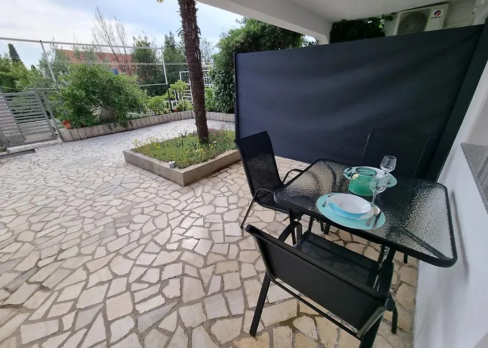 In Mit Privatem Parkplatz By Interhome Daire Crikvenica